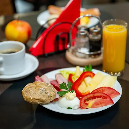 Hotel I Restauracja Dworski 3*