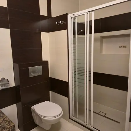 Hotel I Restauracja Dworski Warzymice