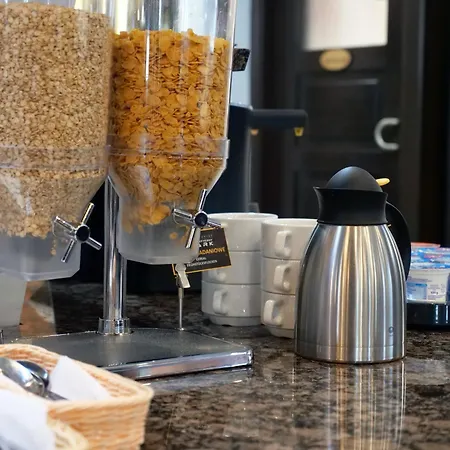 Dworski Galaktyczny Park Hotel 3*