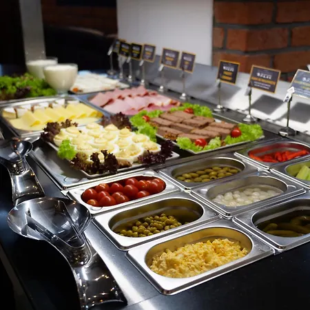 Dworski Galaktyczny Park 3* Warzymice