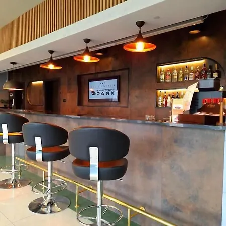 Dworski Galaktyczny Park 3* Warzymice