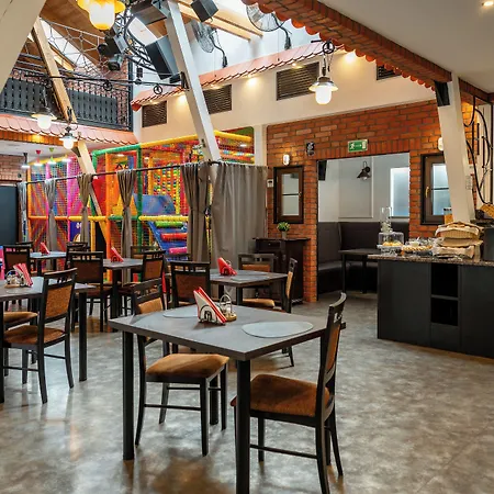 Hotel Dworski Galaktyczny Park 3*