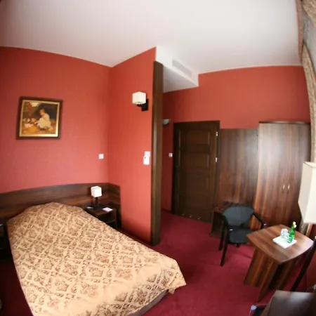 Dworski Galaktyczny Park Hotel 3*