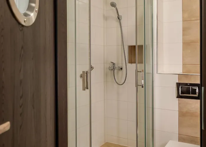 Hotel Dworski Galaktyczny Park 3*